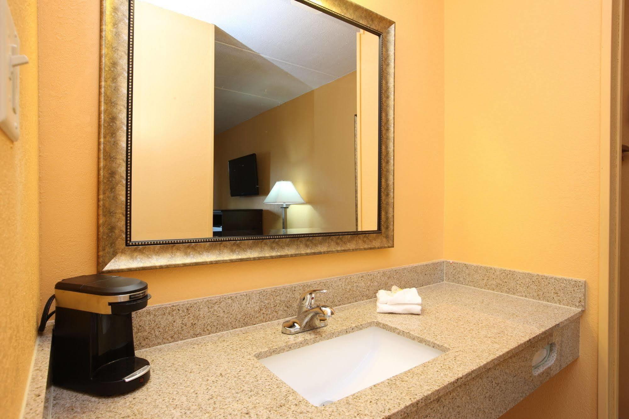 Blue Sky Inn Glens Falls-Saratoga-Lake George Luaran gambar
