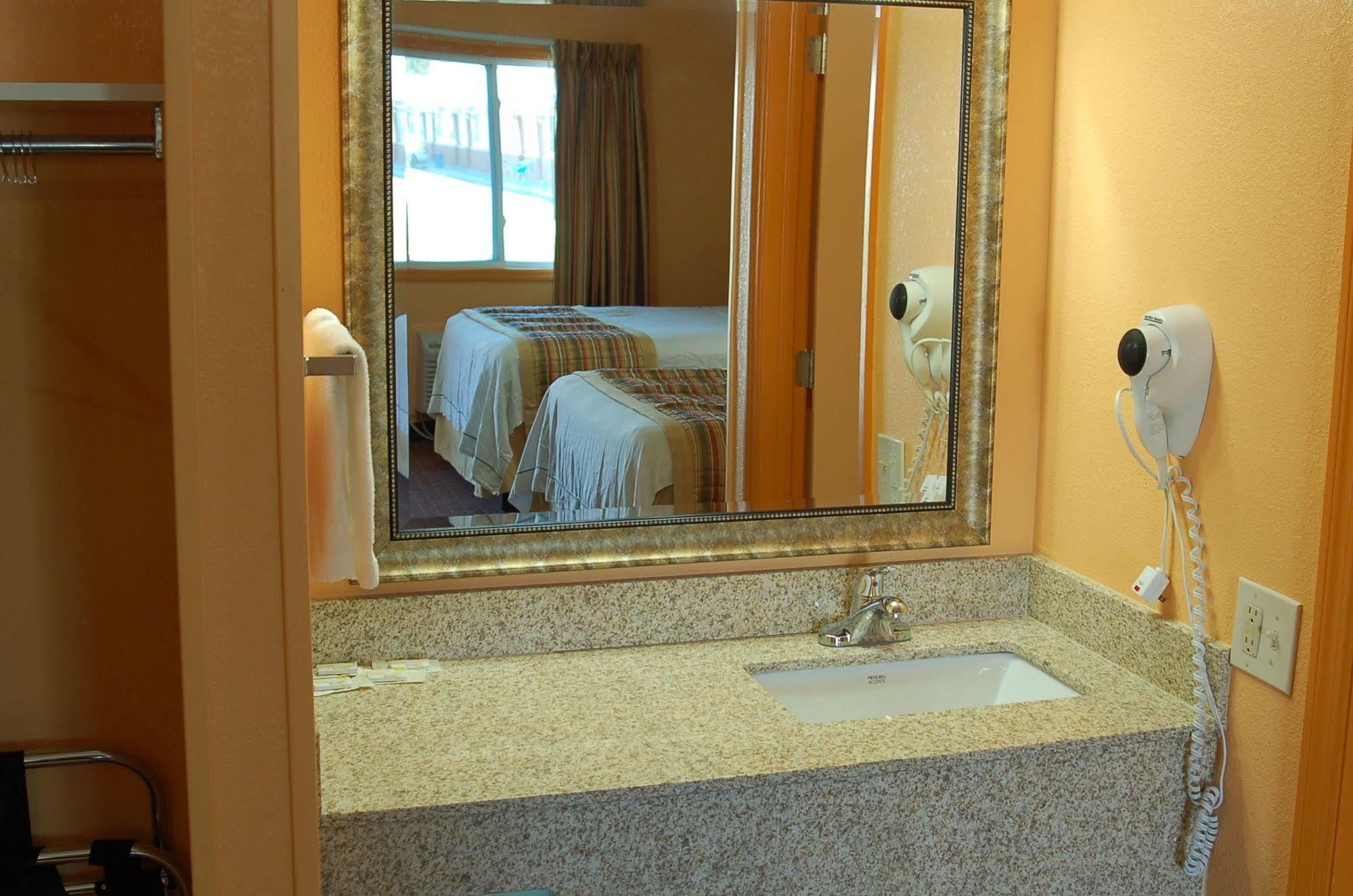 Blue Sky Inn Glens Falls-Saratoga-Lake George Luaran gambar